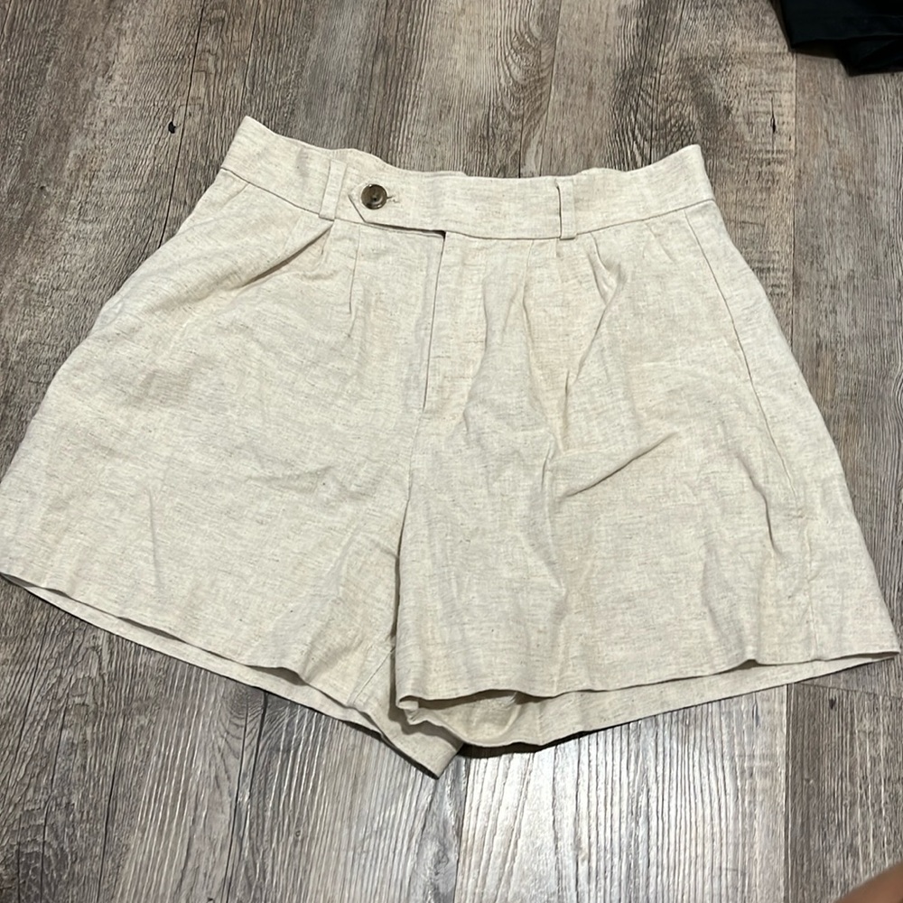 banana republic cream shorts
